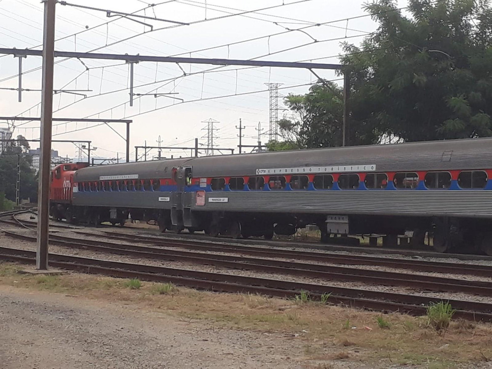 Trem de passageiros entre Santos e São Paulo faz viagem de teste pela primeira vez