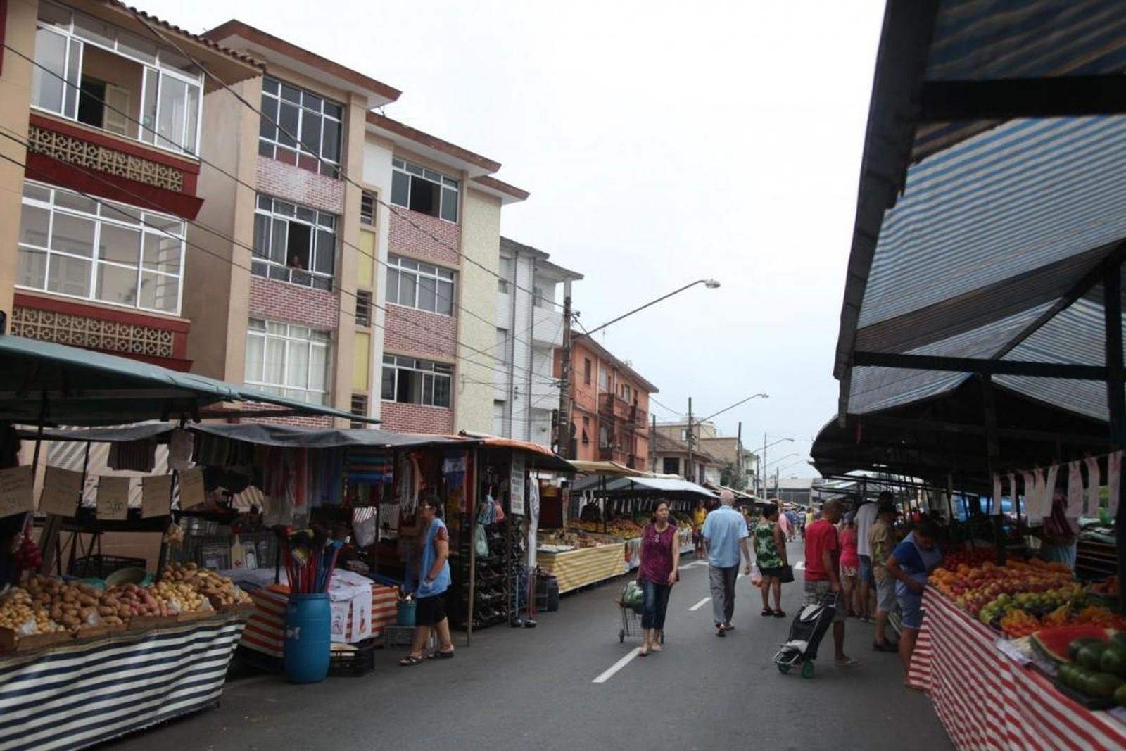 Feiras livres em Santos têm novas medidas de organização e funcionamento na pandemia Feiras livres em Santos têm novas medidas de organização e funcionamento na pandemia
